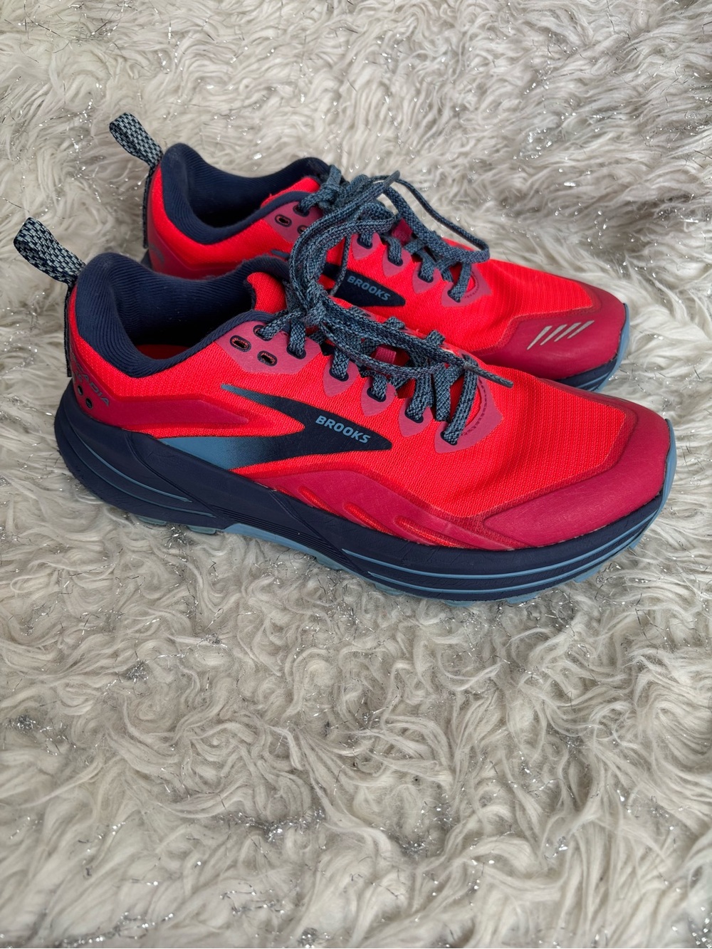 Brooks Cascadia 16 Women’s Red And Navy Running Shoes Size 8USA